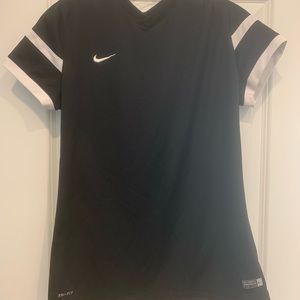 Youth Nike athletic shirt. Size L in EUC